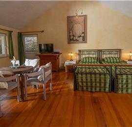 5 Bedroom Istrian Villa Estate with Large Pool and Gardens near Barban, Sleeps 12